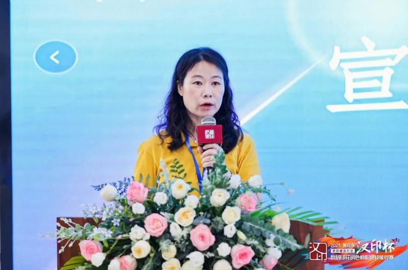 Ms. Dong Shuxiu reading the rules of the competition