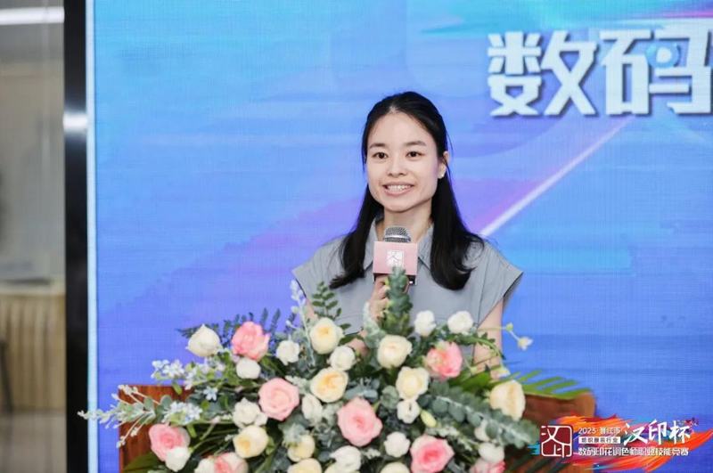 Shi Fangfang secretary general of the association announcing the start of the competition