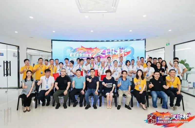 Contestants taking a group photo