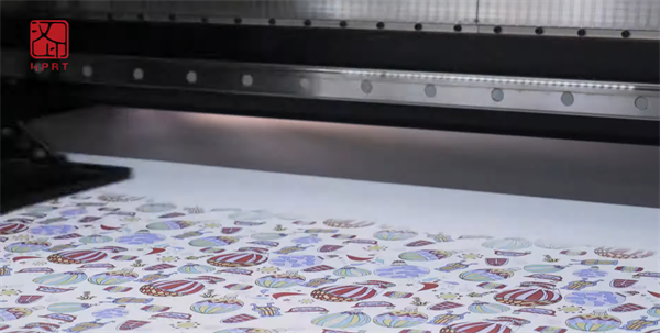 Roll-to-roll fabric printing machine