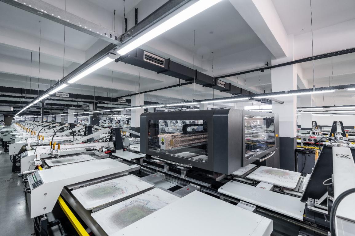 High-volume hybrid digital textile printer DA066M in printing