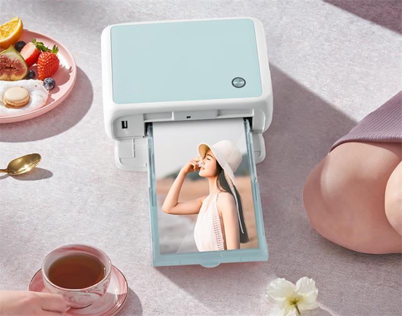 the HPRT CP4000L compact photo printer generate a glossy print
