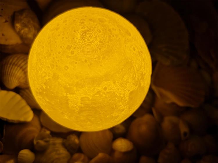 Lampa księżycowa drukowana 3D