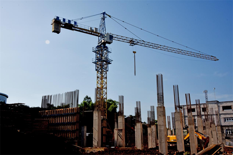 Kiểm tra thiết bị công trường xây dựng
